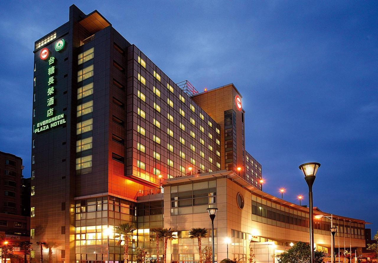Evergreen Plaza Hotel - Tainan Exterior foto The hotel at night