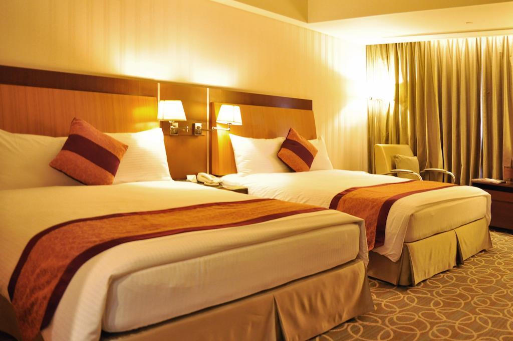 Evergreen Plaza Hotel - Tainan Quarto foto A room at the hotel