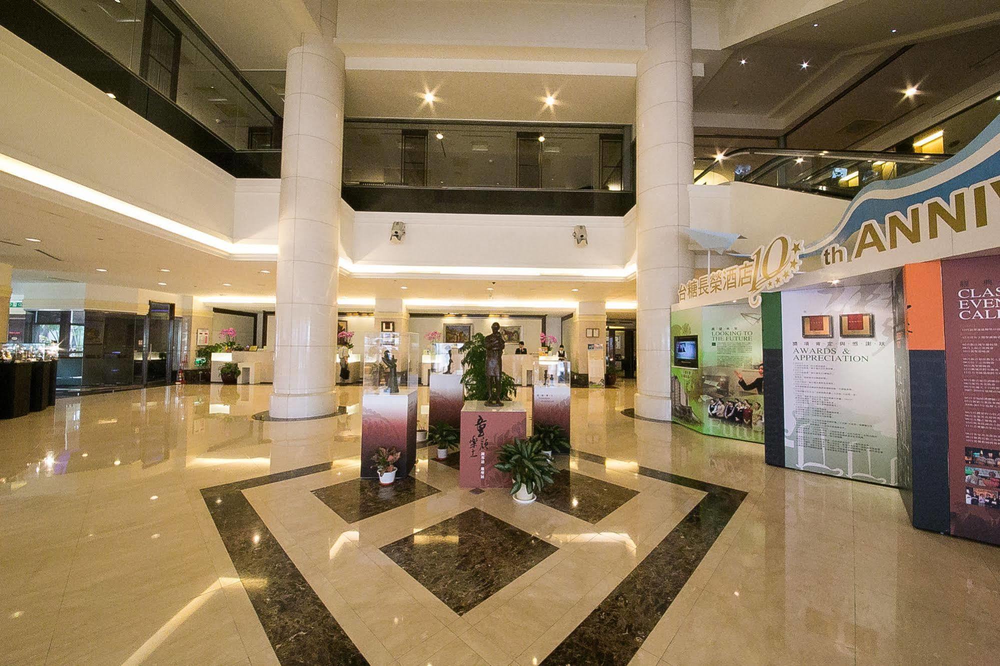 Evergreen Plaza Hotel - Tainan Exterior foto Lobby