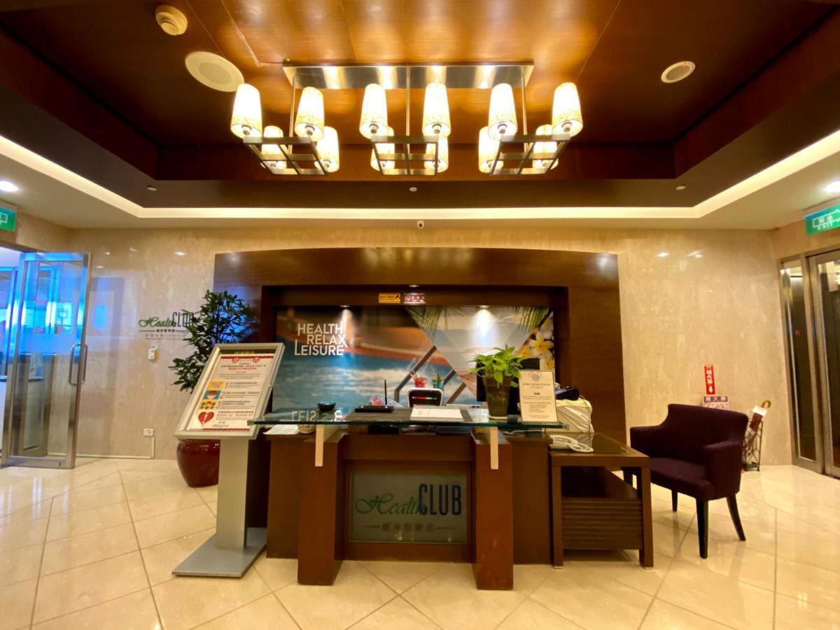 Evergreen Plaza Hotel - Tainan Exterior foto Reception desk at the club