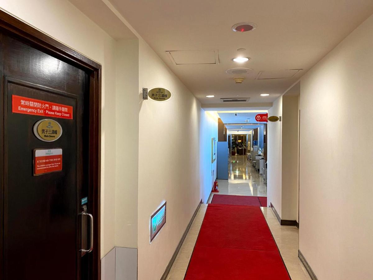 Evergreen Plaza Hotel - Tainan Exterior foto A corridor in the hotel