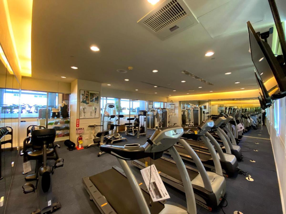 Evergreen Plaza Hotel - Tainan Exterior foto The gym at the hotel